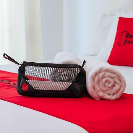 Отель Reddoorz Syariah Near Hajimena Lampung Бандар-Лампунг Экстерьер фото