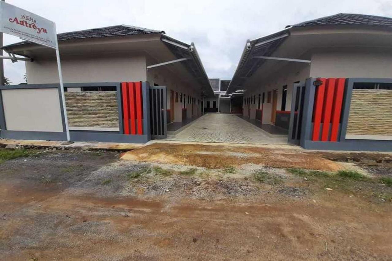 Отель Reddoorz Syariah Near Hajimena Lampung Бандар-Лампунг Экстерьер фото
