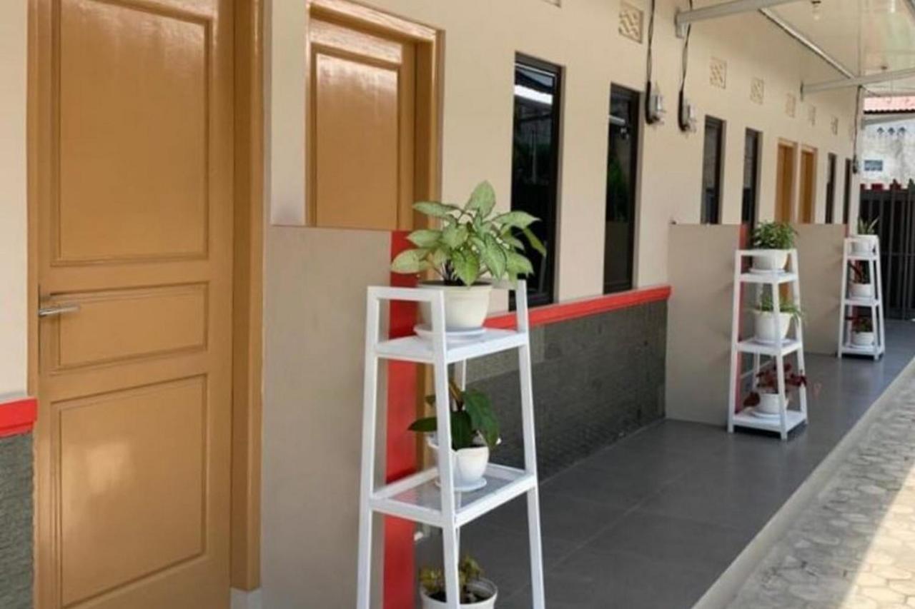 Отель Reddoorz Syariah Near Hajimena Lampung Бандар-Лампунг Экстерьер фото